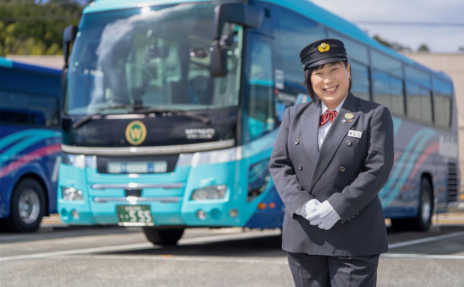 貸切・路線バス運転士 徳地麻衣子さん｜社員インタビュー｜バス