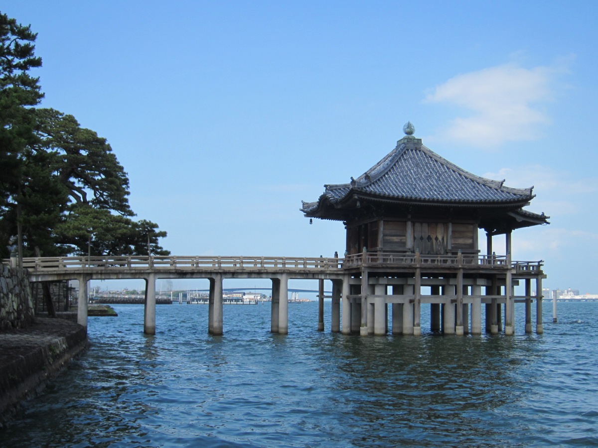 浮御堂（海門山満月寺）